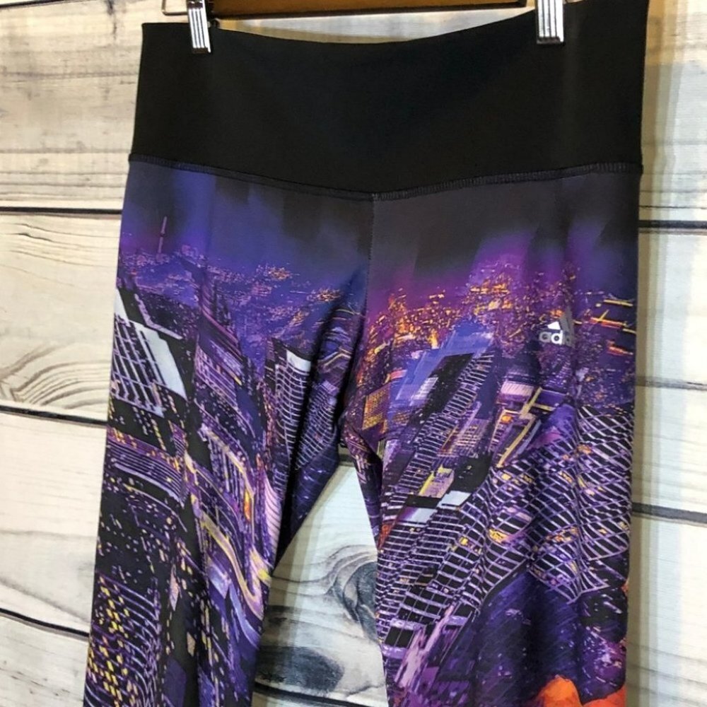 Adidas techfit cropped purple leggings cityscape - Picture 8 of 10